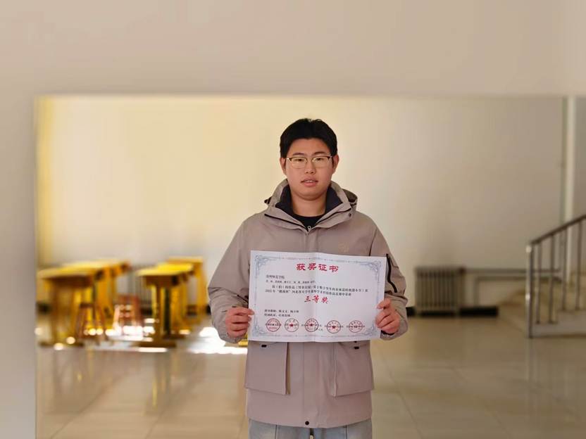 人站在厨房里 AI 生成的内容可能不正确。