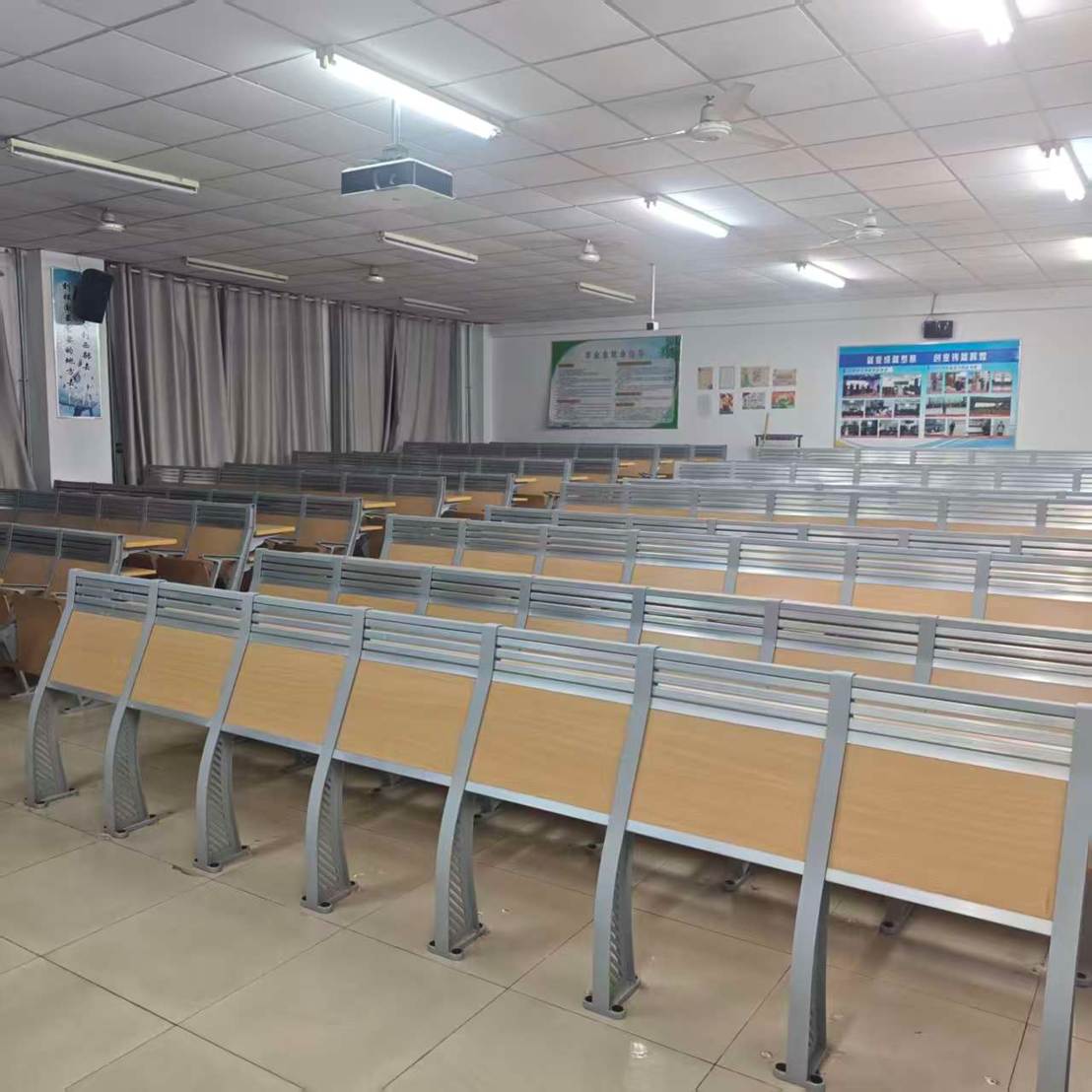 房间里的摆设布局 AI 生成的内容可能不正确。