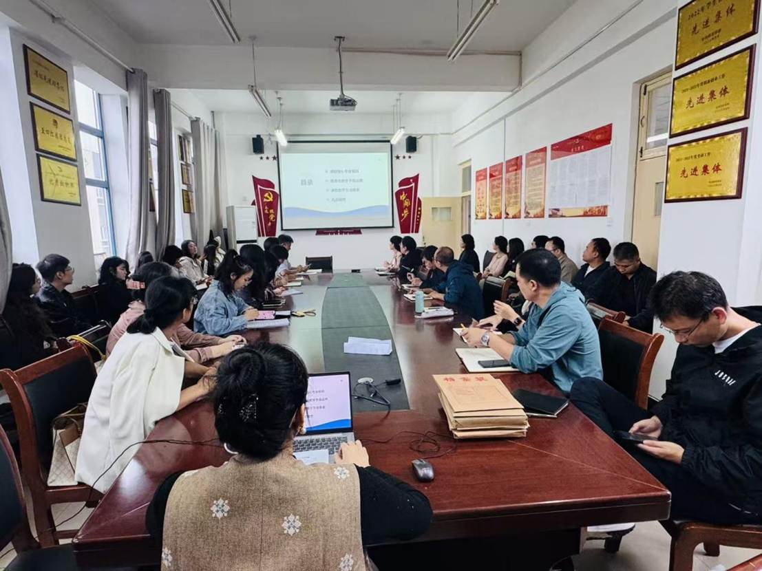 会议室里的人们 AI 生成的内容可能不正确。