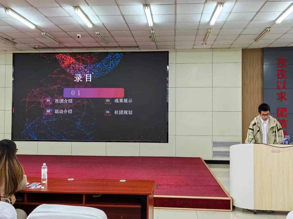 会议室里的人们 AI 生成的内容可能不正确。