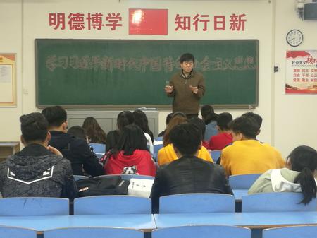 党员积极分子在理科楼11教室上党课(摄影 高畅)