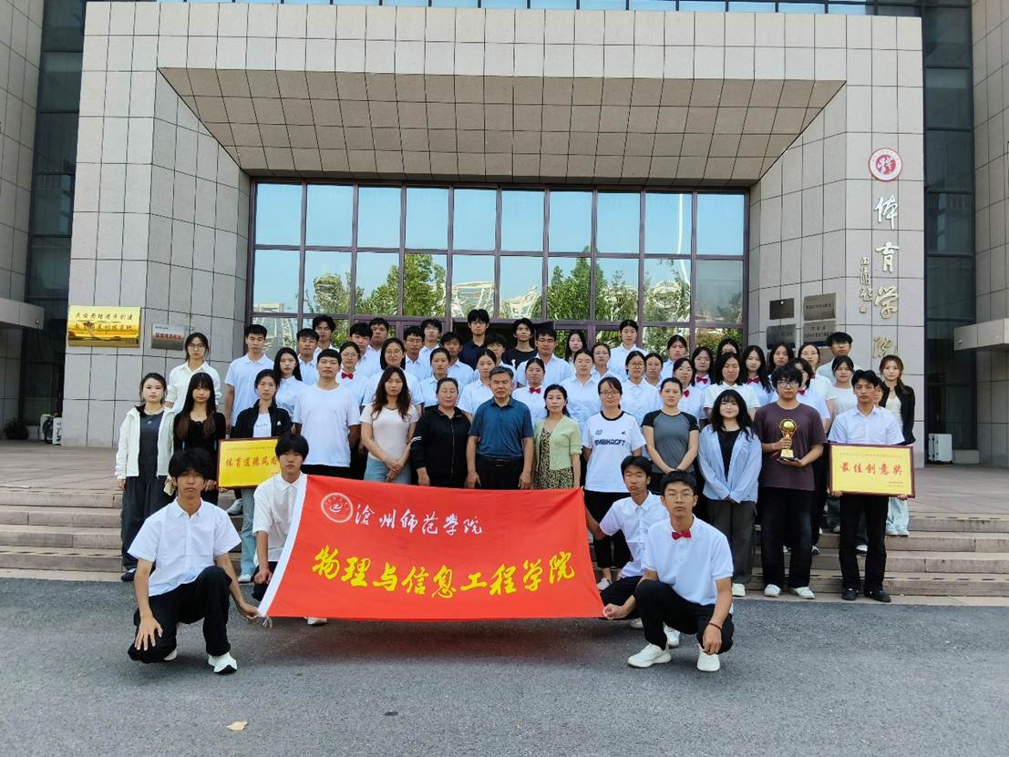 一群人站在街道上 AI 生成的内容可能不正确。
