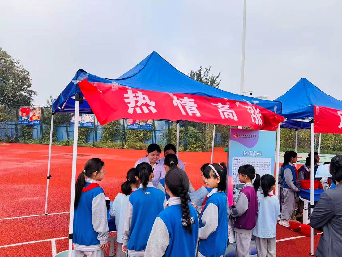 一群人拿着伞 AI 生成的内容可能不正确。